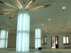 Облицовка колонн стеклом на заказ